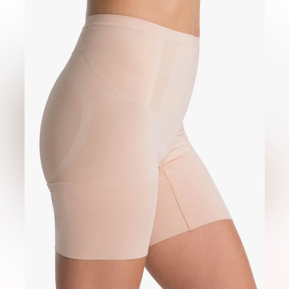 SPANX Other - NWOT SPANX OnCore Mid-Thigh Short Booty Sculpting Shapewear